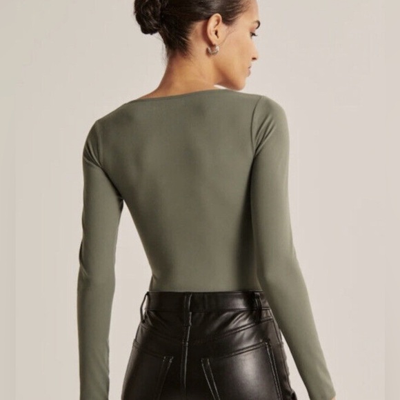 NWT Abrecrombie & Fitch Black Long Sleeve Cutout Bodysuit Size XS - Picture 4 of 16